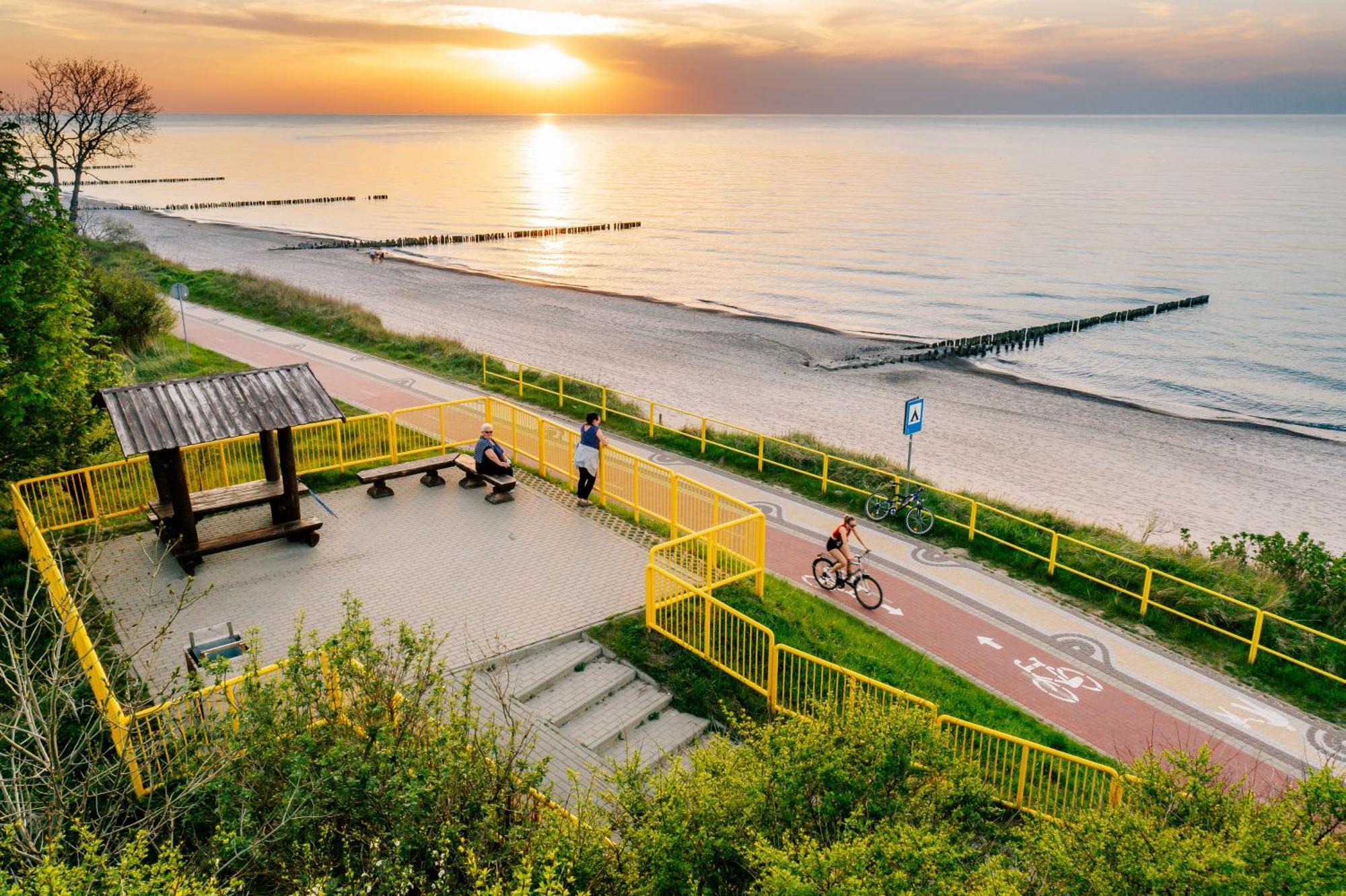 Radison Houses With A Garden- 800M To The Sea Domki Z Ogrodkiem Radison Domki 800M Do Plazy ミエルノ エクステリア 写真